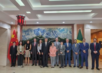 Embaixador da China se reúne com Abramilho para dar celeridade na aprovação de biotecnologias