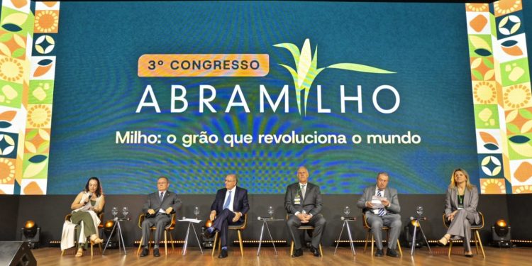 Alckmin destaca abertura da China ao DDG brasileiro e IPI verde na abertura do 3º Congresso Abramilho