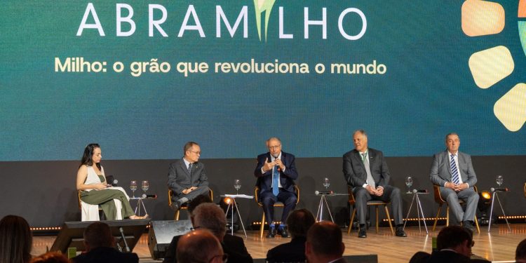 3ª edição do Congresso Abramilho homenageia jornalistas e tem participação do Presidente da República