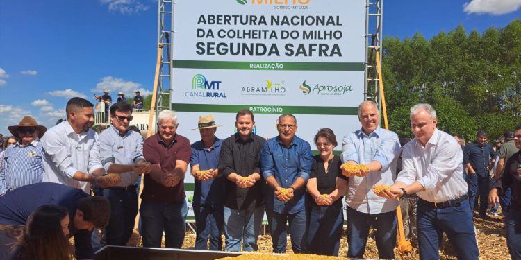 Abramilho participa da abertura nacional da colheita do milho safrinha em Sorriso (MT)
