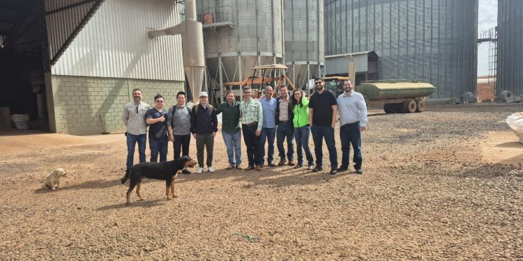 Delegação chinesa visita propriedade em Uberlândia e conhece práticas de manejo e armazenagem de grãos
