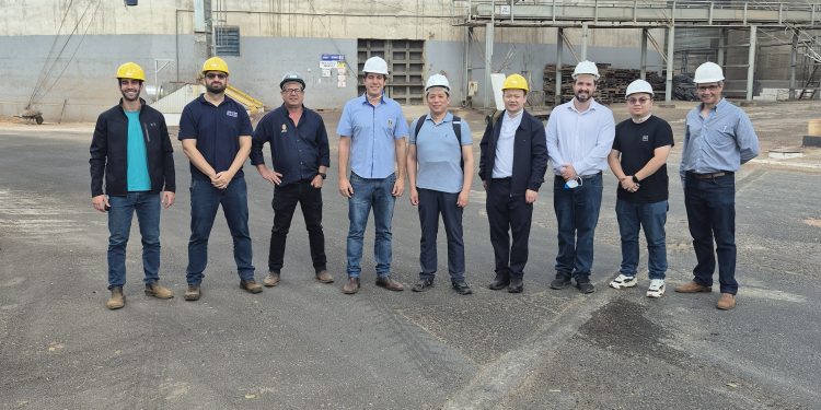 Delegação chinesa conhece a Spasso, empresa familiar especializada em armazéns gerais de grãos